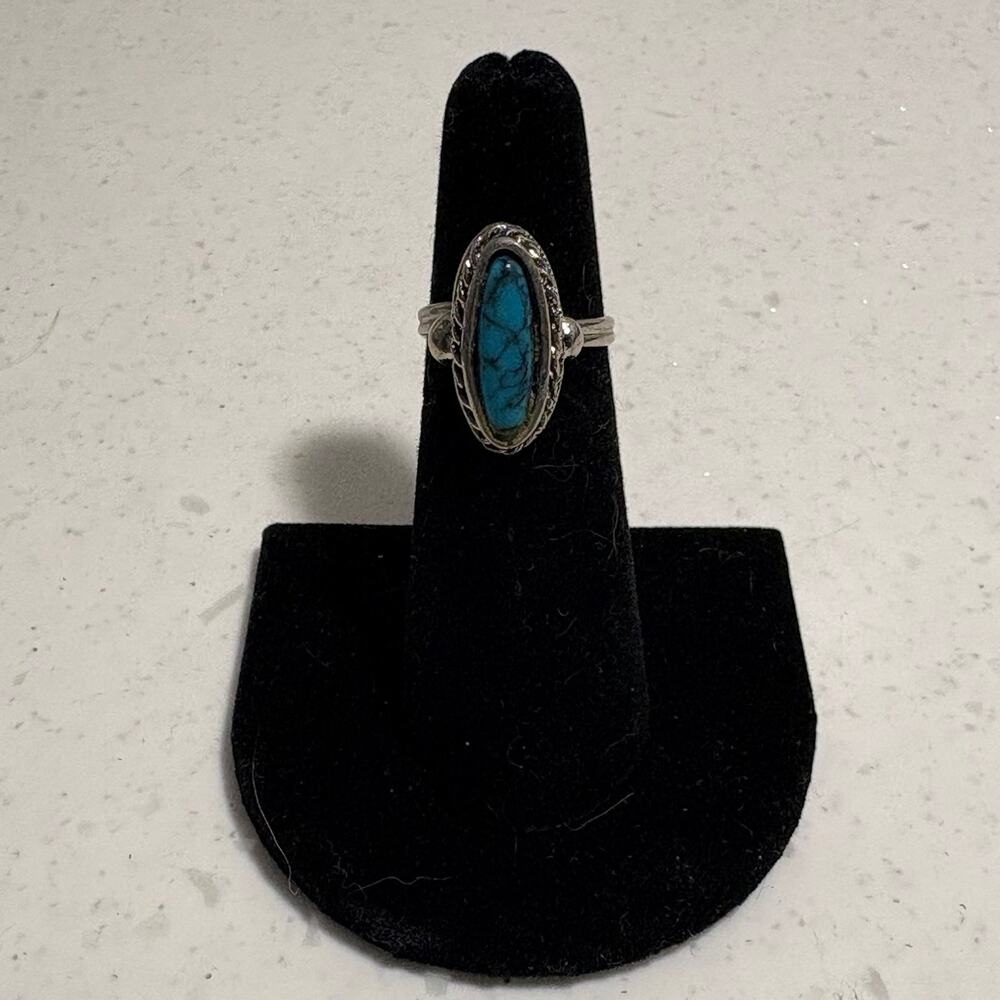 Silver and dyed Howlite ring